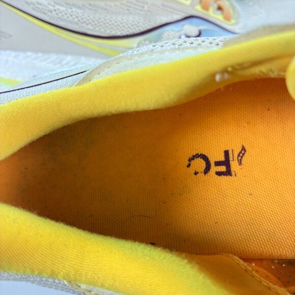 Saucony Triumph 21 Beige Yellow Running Shoes S10881-30 Women's Sz 11.5 Men's 10 - Picture 9 of 11